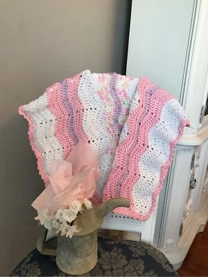 Manta de bebé tejida a ganchillo hecha a mano rosa suave recién nacido Foto 1 de 4