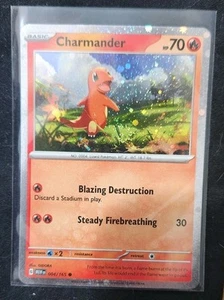 Charmander SWIRL + ERROR COSMOS HOLO BLEED 004/165 Carta Pokemon TCG NUOVA - Foto 1 di 2