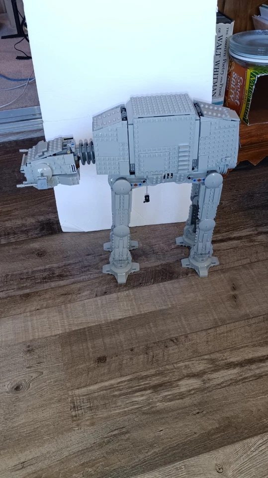 LEGO Star Wars: AT-AT (75288) Foto 1 de 4