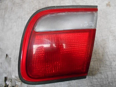 1997 年马自达 Millenia 尾灯 右乘客内刹车灯 后备箱支架。  — 第 1/4 张图片