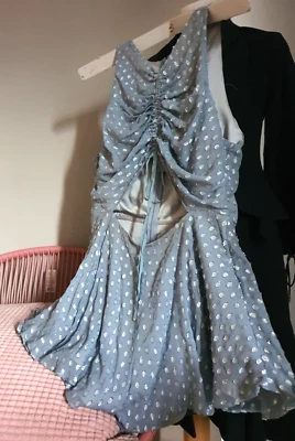 Mono de seda acanalado a lunares mameluco Alice McCall talla 14 azul polvoriento Foto 1 de 4