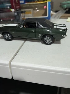 Danbury Mint 1/24 Scale 1969 Chevrolet Camaro Z28 Green - Picture 1 of 23