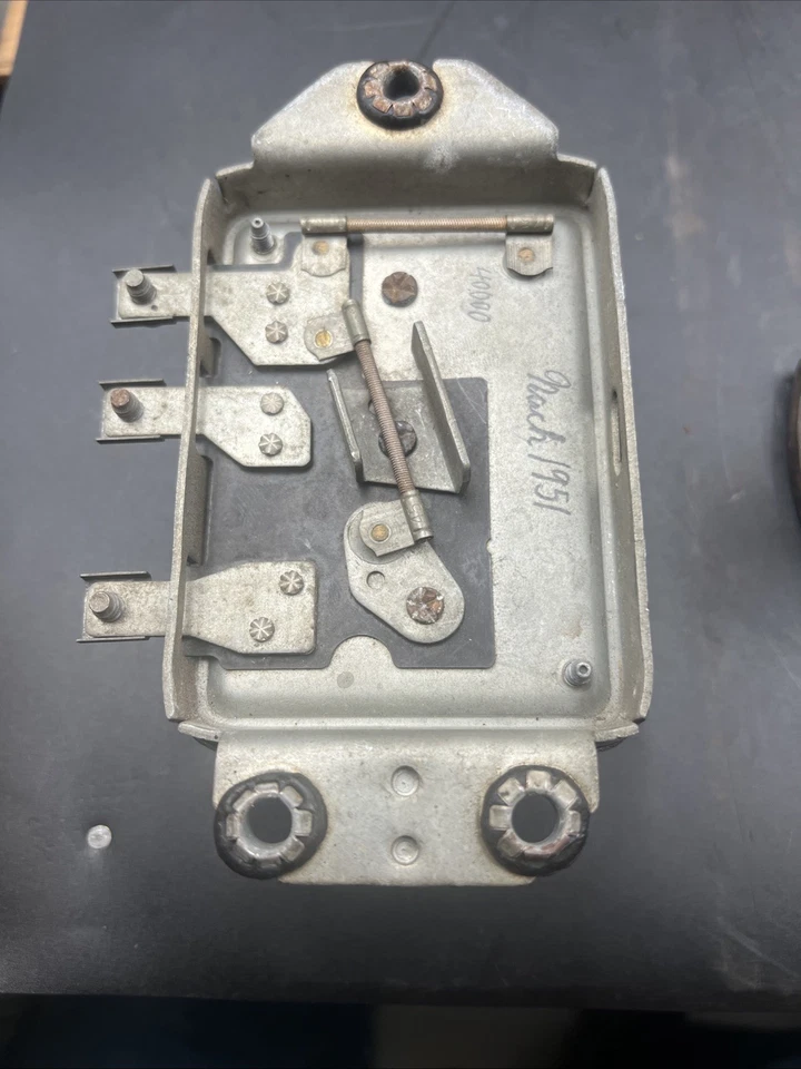 Регулятор напряжения Delco Remy 1118302 6 В 1940-51 Cadillac Pontiac Nash Kaiser - Изображение 1 из 4