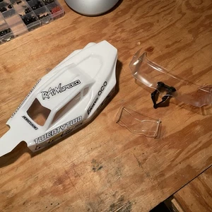 TLR 22 DC 5.0 Painted Body, Rear Wing And Front Wing - Picture 1 of 7