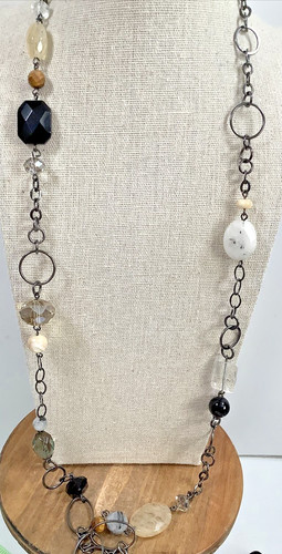 VETEMENTS Collana di perle acriliche stazione pietre preziose catena metallo pistola 34"