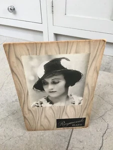 ART DECO DAMEN MÜTZE GROSS FREISTEHENDE WERBEKARTE RAYMONDE MÜTZEN 24/37 cm - Bild 1 von 9