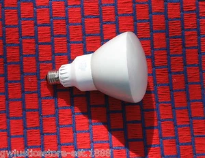 NEW Compact fluorescent FLOOD light BULB R40 CFL 2700K 10,000 hr. 15 watt = 45w - Picture 1 of 1