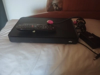 Decoder sky Q T2 HD HUMAX ESi-160 black con Hard Disk  1 tb offerta - Immagine 1 di 2