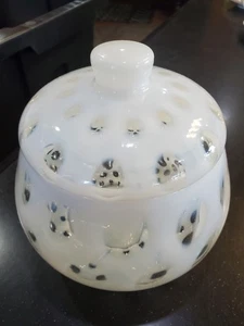 Vintage Kunstglas FENTON opalisierend weiß Münze Punkte bedeckt Bonboniere Retro - Bild 1 von 12