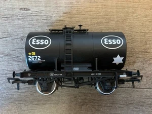 Bachmann 38-777 OO Gauge 20 Ton Anchor-Mounted Tank Wagon ‘Esso’ Boxed - Picture 1 of 8