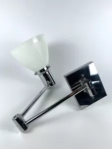 Lampada vintage Kovaks braccio oscillante paralume vetro latte MCM luce cromata senza fili - Foto 1 di 16