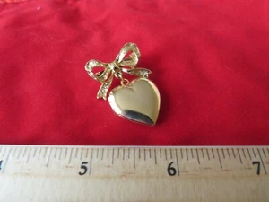 Pin Muñeca ~ Medallón Corazón Tono Dorado 3/4" Ancho #199 - Imagen 1 de 2