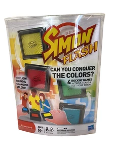 Hasbro Simon Flash Electronic Game NEW - Picture 1 of 2