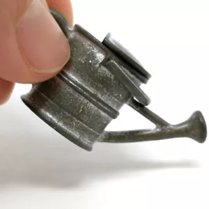 Scala 1:12 casa delle bambole miniatura mini vecchio annaffiatoio fai da te giardino accessori metallo - Foto 1 di 5