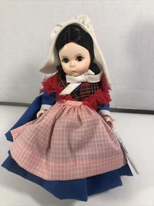 Muñeca Internacional Madame Alexander 8" Bélgica 562 Caja Etiquetas Hogar Libre de Humo - Imagen 1 de 10