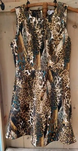 Jennifer Lopez Leopardenmuster Fit & Flare ärmelloses knielanges Kleid neu mit Etikett Gr. 12 - Bild 1 von 5