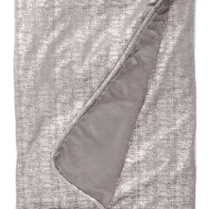 NEW $190 Giraffe At Home Lustre Rain Throw Blanket Charcoal Gray 45" X 59" - Picture 1 of 6