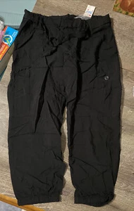 Justice size 16 1/2 Plus lightweight black Capri jogger pants pockets Nwt - Picture 1 of 5