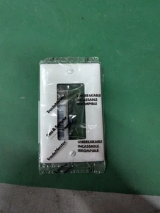 Legrand - TP26W - TradeMaster 1-Gang Nylon Wall Plate, 1 Decorator Opening White - Picture 1 of 2