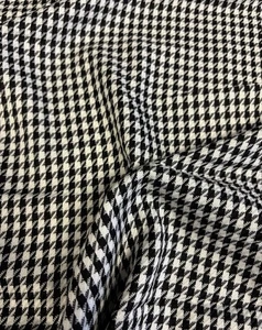 4,9 Meter Schwarz & Weiß Hahnentritt Viskose Mischgewebe Modestoff. 58" breit - Bild 1 von 4