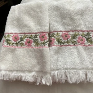 Juego de 2 toallas de mano vintage Fieldcrest con flores bordadas rosas - Imagen 1 de 3