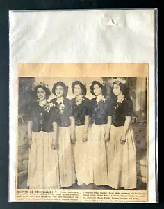 DIONNE QUINTUPLETS AS DAMIGELLE D'ONORE 1947 FOTO GIORNALE KING FEATURES SINDACATO - Foto 1 di 4