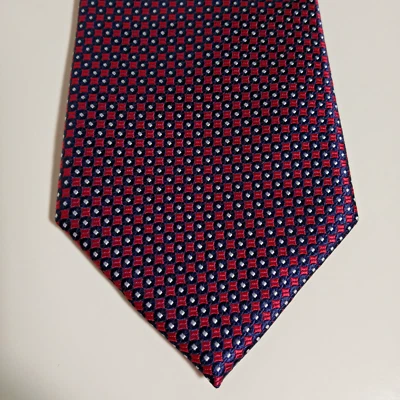 Corbata foulard jacquard de seda - Base roja geométrica con azul y plata - 58,5" de largo Foto 1 de 4