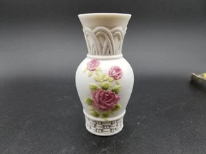 Vintage 1987 GEO Z LEFTON Mini Bisque Porcelain Vase W/Pink Rose Floral 4" tall - Imagen 1 de 6