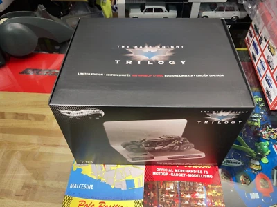 BCJ99 HOT WHEELS ELITE 1:18 THE DARK KNIGHT TRILOGY BATMOBILE SEALED SHIP. WORLD - Immagine 1 di 4