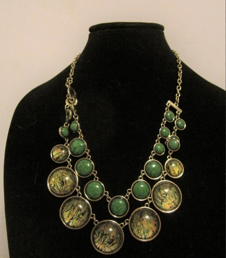 Moda* Collar babero en cadena en tono dorado Foto 1 de 3