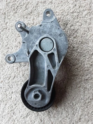 Para BMW 328i 2012-2016 2,0 L accesorio correa de transmisión tensor montaje puertas 2013 Foto 1 de 3