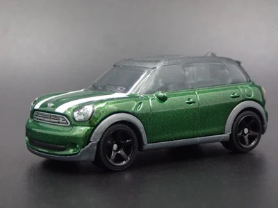2010-2016 Mini Cooper Countryman Verde 1:64 Diorama Scala Modellino Auto - Immagine 1 di 4