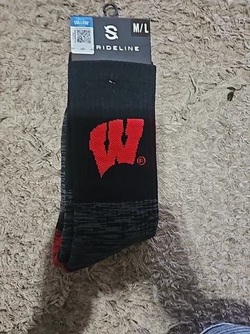 STRIDELINE M/L WISCONSIN BADGERS SOCKS Cover