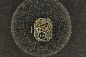 VINTAGE LADIES ENCAR WRISTWATCH MOVEMENT - 21 JEWELS - RUNNING - Picture 1 of 2