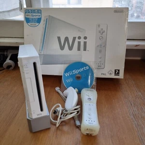 Console Nintendo Wii Bianca COMPLETA bundle con Wii Sports - Foto 1 di 14