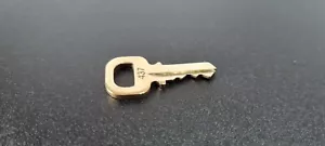 Genuine Louis Vuitton key for padlock number 437 - golden-brass coloured - Picture 1 of 2