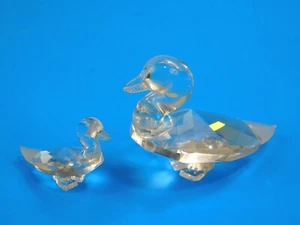 ASFOUR signierte Diamant Kristall Mutter & Baby Ente Figuren mattierte Schwänze - Bild 1 von 3