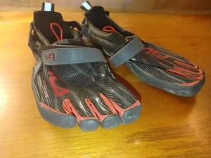 Fila Skele-Toes EZ Slide Schuhe Barfuß Laufen Herren Schwarz & Rot 12M - Bild 1 von 12