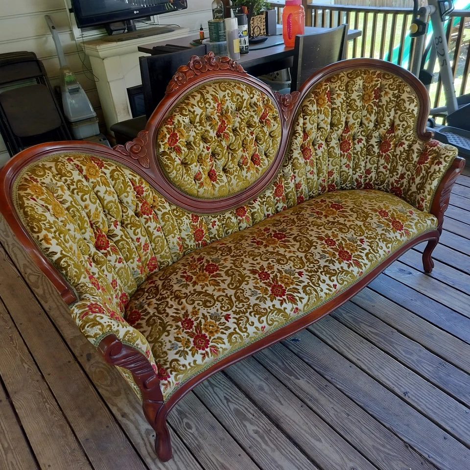 Kimball Victorian Couch. No Rips Or Tears. In Excellent Condition.$ 1000 OBO - Image 1 of 1