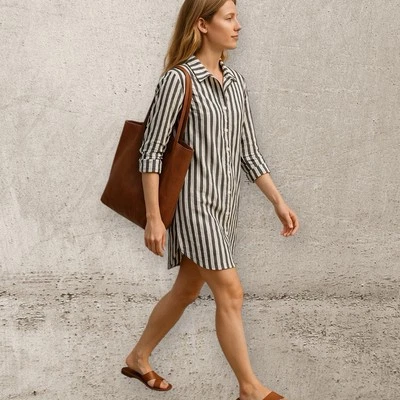 VESTIDO CAMISERO A RAYAS MISS BCBGeneration manga larga botón delantero blanco negro talla pequeña Foto 1 de 4