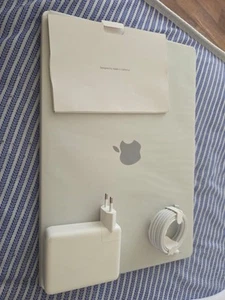 Apple MacBook Pro 16-inch M4 - Afbeelding 1 van 2