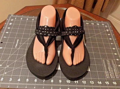 Sandalias de Tanga SKECHERS YOGA FOAM Negras Correa de Tela Elástica Estrás Talla US 11 Foto 1 de 4