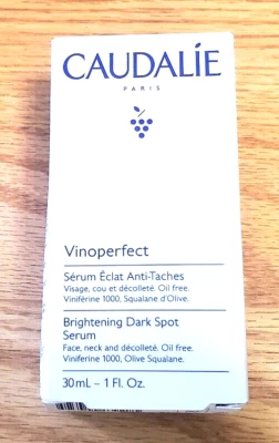 Suero iluminador de manchas oscuras Caudalie Vinoperfect -Nuevo en caja - Venta al por menor $84 Foto 1 de 3