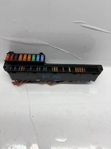 2004 - 2010 BMW 530xi Interior Power Distribution Relay Fuse Box 61146957330 OEM - Picture 1 of 4