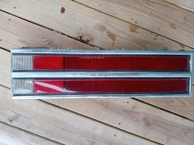Conjunto de luz trasera derecha Buick Limited Electra 1977 tamaño completo original OEM  Foto 1 de 4