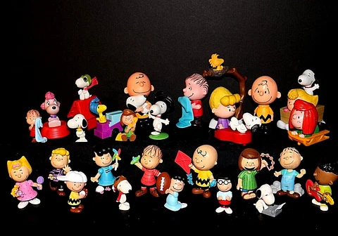 VTG&NEW Peanut Gang 35+ Figures: Charlie, Snoopy, Lucy, Linus & more - Rare Cover