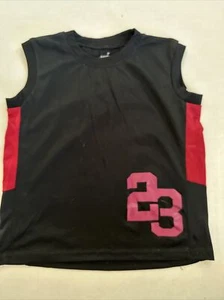 Jungen Shirts schwarz Wettkampf Größe 5/6 ärmellos Dri-Fit sportlich Nummer 23 - Bild 1 von 4