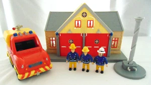 FIREMAN SAM PONTYPANDY FIRE STATION WITH TALKING / MUSICAL VENUS AND 3 FIGURES - Picture 1 of 10