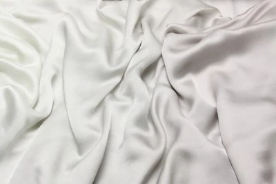 100% Seide Satin Mousseline Musselin Seidenstoff Silk Seidenkleid Damenkleid  - Bild 1 von 3