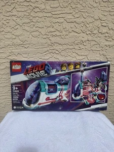 LEGO THE LEGO MOVIE 2 SET 70828 POP-UP PARTY BUS NEW IN BOX SHIPS FREE!! - Picture 1 of 3